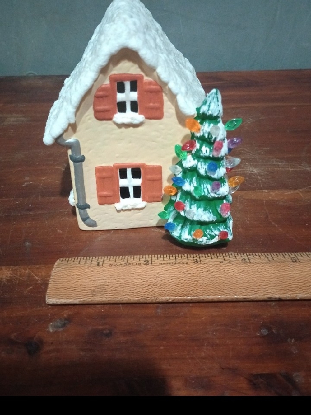 Holiday Cottage & Mini Christmas Tree Set - Green